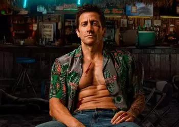 Гай Ричи сядет в режиссерское кресло сиквела "Дома у дороги" с Джейком Джилленхолом в главной роли