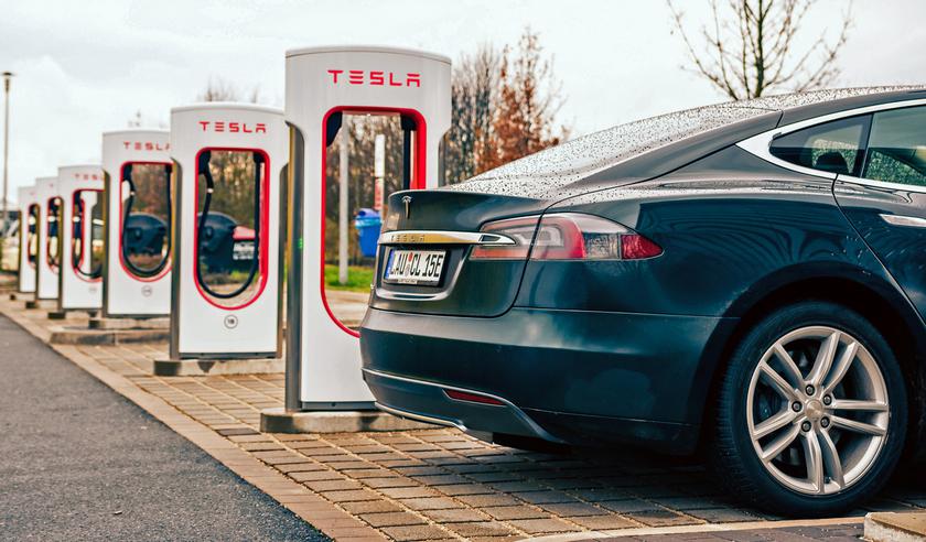 Илон Маск: зарядные станции Tesla Supercharger появятся в Украине в 2019 году
