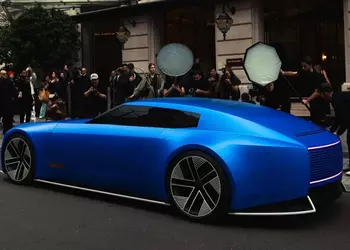 Vous pourrez la regarder indéfiniment : ...