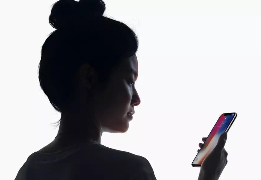 Face ID опять жжет: на этот раз система спутала лицо хозяйки iPhone X и ее коллеги по работе