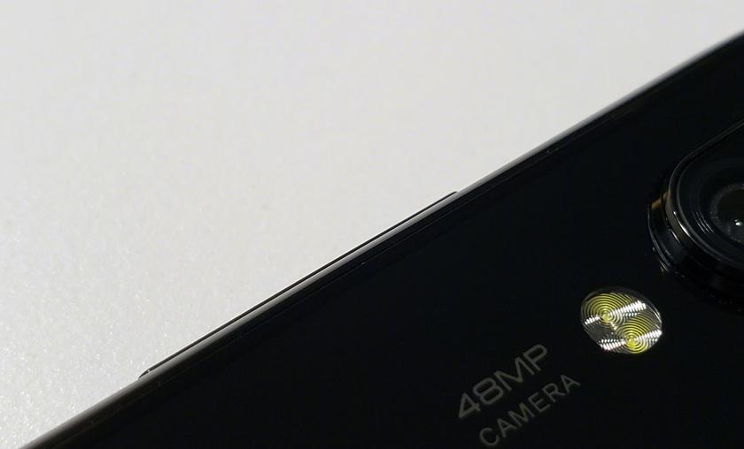 Xiaomi тизерит смартфон с 48-мегапиксельной камерой. Премьера в январе