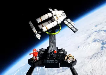 Lego установил мировой рекорд в стратосфере: полет на 35 км в рамках «Проекта Аве Мария»
