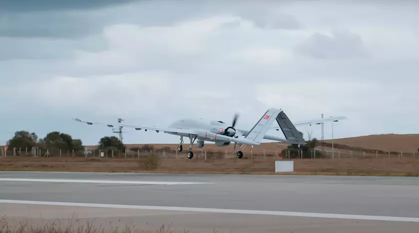 Турецкий беспилотник Bayraktar TB3 совершил первый полёт