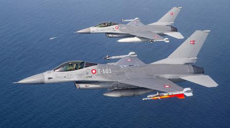 Denemarken vertelt wanneer het eerste F-16 Fighting Falcon gevechtsvliegtuigen overdraagt aan Oekraïne