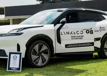 Lynk & Co 08 set a world electric range record among PHEV