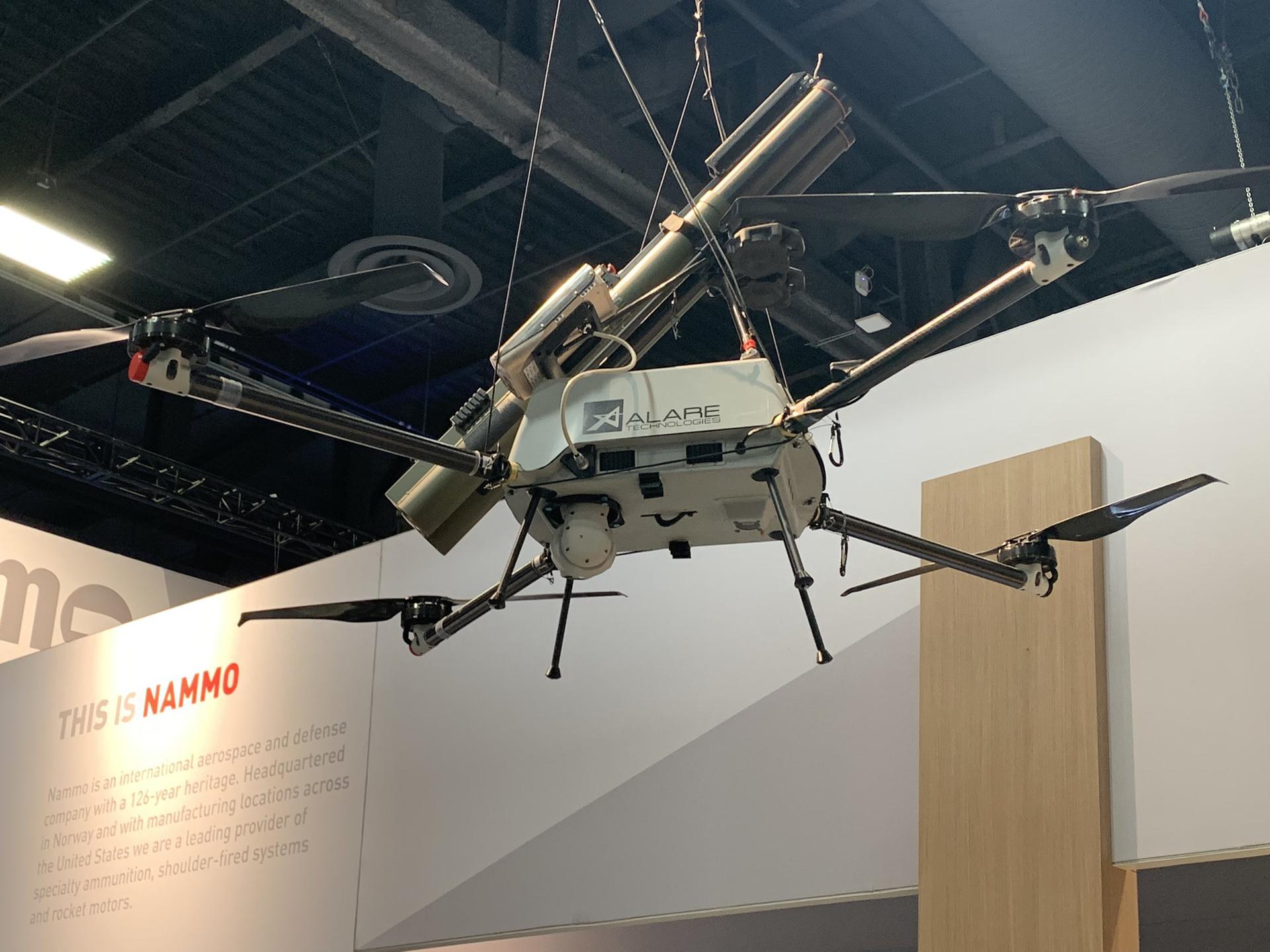 Alare Technologies stellt die BLADE55 Drohne mit zwei M72 LAW