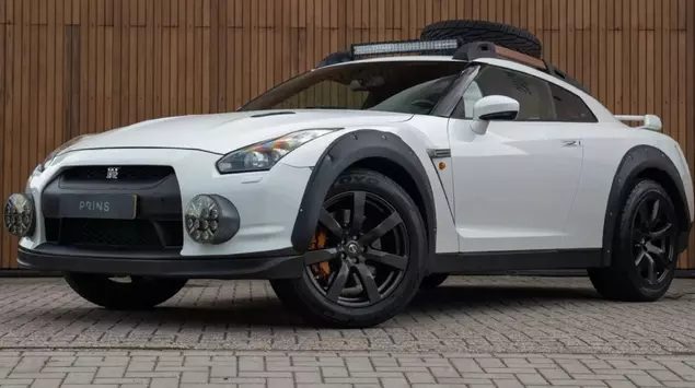 Nissan GT-R turned into an SUV ...