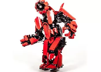Контролируемый с помощью экзоскелета робот из LEGO (видео)
