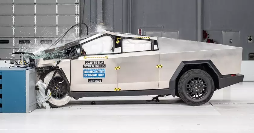 Новый краш-тест Tesla Cybertruck 2025: что показал IIHS?