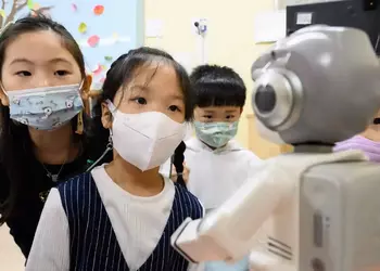 В детских садах Южной Кореи воспитанием детей займутся роботы