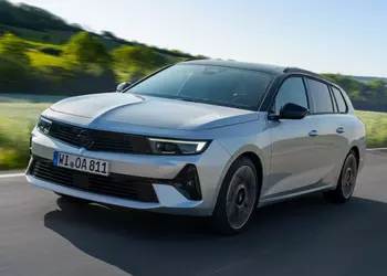 Opel Astra Sports Tourer Hybrid проехал более 1200 км на одном баке