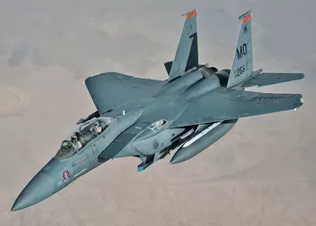 Американцы тестируют F-15E с новыми недорогими ракетами, которые будут противодействовать дронам