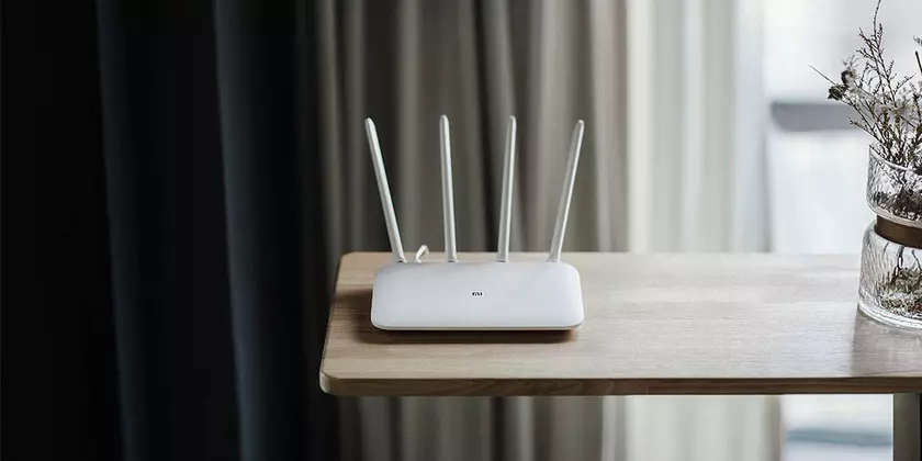 Xiaomi представила двухдиапазонные роутеры Mi WiFi Router 4A и 4A Gigabit Edition за $18 и $25