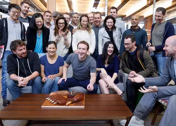 Марк Цукерберг велел топ-менеджерам Facebook перейти на Android-смартфоны