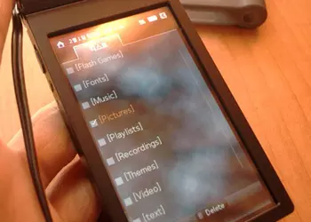 Темный рыцарь: iriver SPINN в черном