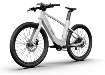 Mercedes выпустила e-bike Mercedes-AMG F1 City Edition за $4000: скорость до 45 км/ч и смарт-шлем
