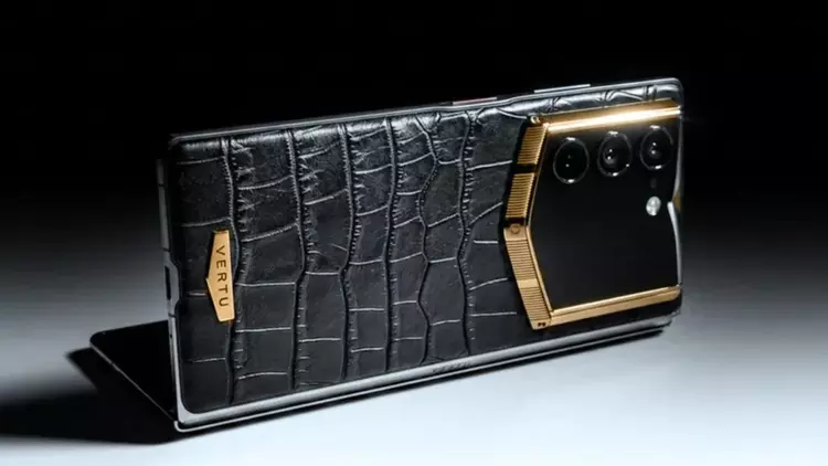 Vertu Alphafold : un smartphone pliant ...