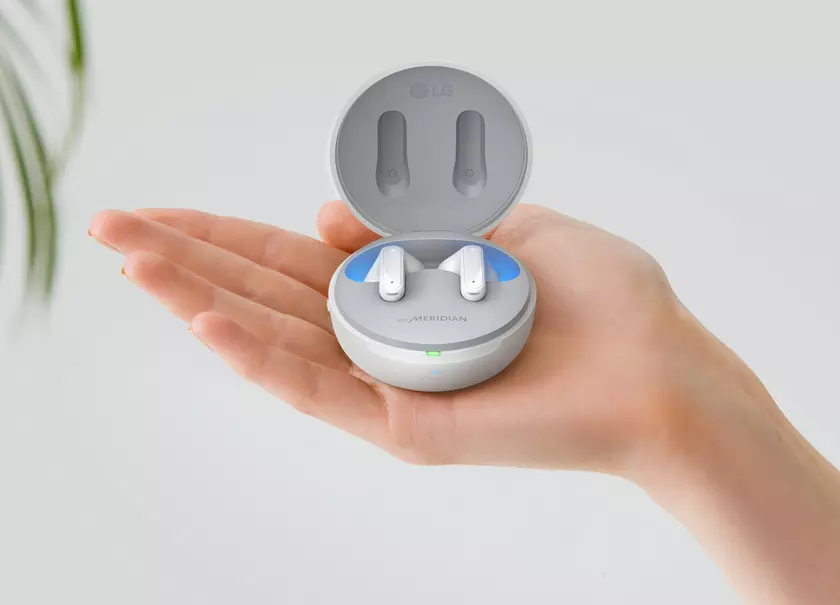 LG представила беспроводные наушники линейки Tone Free FP: режим шепота, шумоподавление и чехлы с УФ-дезинфекцией