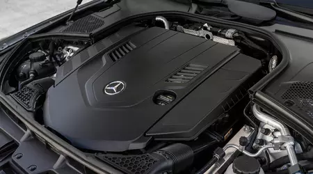 Mercedes не прощається з ДВЗ: потужні мотори V8 та V12 залишаються в строю