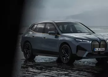 Два двигателя мощностью 619 л.с., запас хода до 566 км и максимальная скорость 250 км/ч по цене от £111 905 – представлен электрический кроссовер BMW iX M60