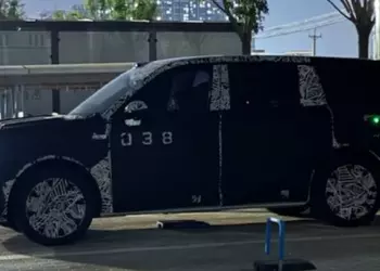 Следующий электрокар Xiaomi, по слухам, получит два мотора и бензиновый турбодвигатель