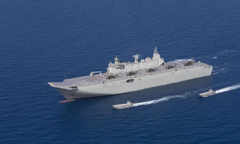 Австралия отправила в Южно-Китайское свой самый большой корабль HMAS Canberra для совместных учений с США и Филиппинами