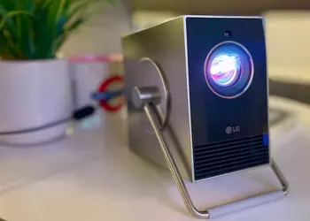 Стильный проектор CineBeam Q от LG меняет название и выйдет в США в апреле