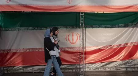 Apple warns Iranian users about spyware attacks on iPhones