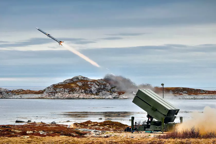 Боеприпасы для NASAMS, HIMARS а артиллерии калибра 155 мм: США передают Украине новый пакет военной помощи