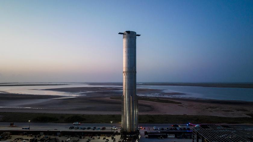 SpaceX выкатила на стартовую площадку новый протопит ракеты Super Heavy с 33 двигателями Raptor для Starship