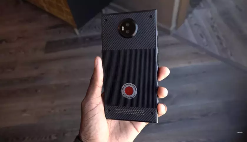 Титановый Red Hydrogen One задерживается, но заказчикам обещают подарить по смартфону за $1300