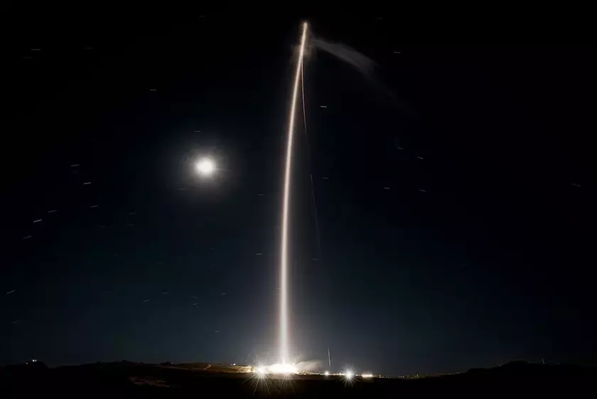 SpaceX запускает спутники Starlink