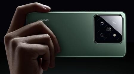 Xiaomi 15 Pro is in the hands of the company's vice president (photo)