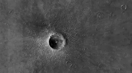 Космічний більярд: на Місяці з’явився велетенський кратер, який встигли зняти «до» та «після»