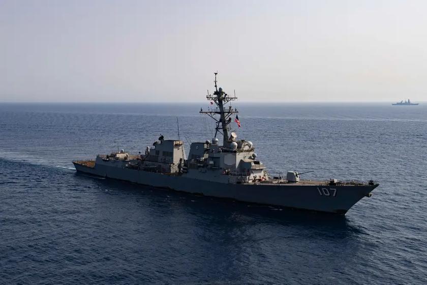 Военные корабли США "застряли" в битве с хуситами в Красном море
