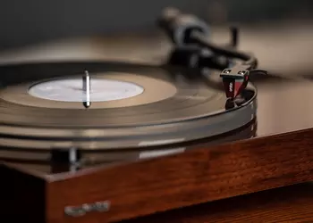 Выбор винилового проигрывателя для начинающих