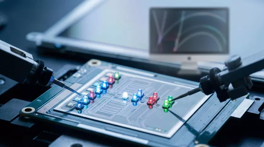 Современный моноблок iMac на рабочем столе