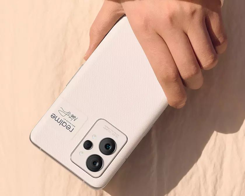 Realme GT 2 Pro появился на официальных изображениях с дизайном, как у Realme GT 2 Neo