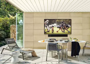 Samsung представила большой телевизор The Terrace с дисплеем Neo QLED, защитой от воды и пыли для использования на улице стоимостью $20 000