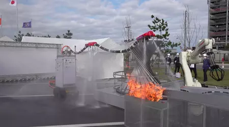 Японські дослідники створили пожежного робота Dragon Firefighter, він виглядає як  летючий дракон та літає на струменях води
