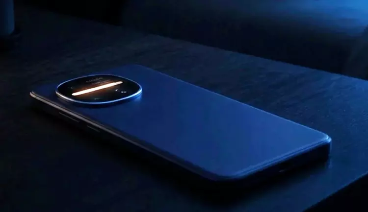 Флагман по-японски: Sharp представила Aquos R11 с экраном на 240 Гц, процессором Snapdragon 8s Gen 4, умной RGB-подсветкой и камерами Leica