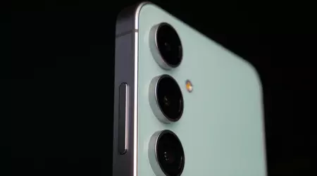 The budget Galaxy S25 FE sub-flagship has been spotted in its first live photo