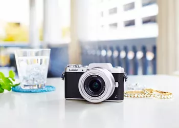 Panasonic Lumix DMC-GF7: беззеркалка с поворотным на 180° дисплеем и ретро дизайном