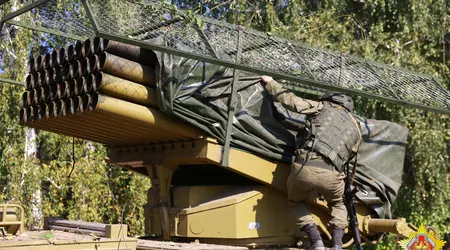 Belarusian soldiers on the border with Ukraine have equipped their vehicles with 'grills'