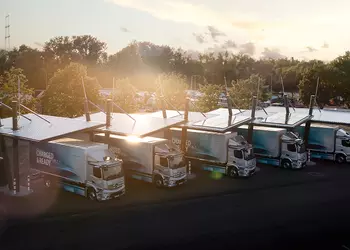 Daimler Truck создаст крупнейшую полупубличную сеть электрозарядок в Европе - более 3000 станций к 2030 году