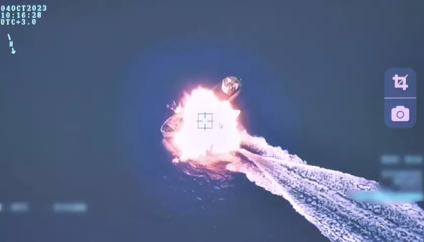 Турция первой в мире провела совместную операцию надводного беспилотника и БПЛА – морской дрон-камикадзе Albatros-S в сопровождении Bayraktar TB2 затопил 69-метровое судно