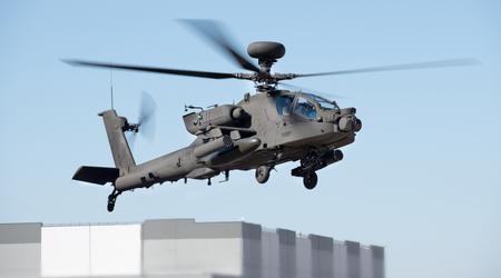 El helicóptero de ataque AH-64E Apache V6.5 modernizado realizó su vuelo inaugural