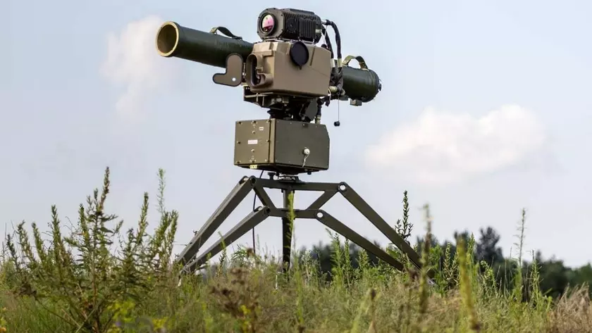 Украинские военные показали, как ПТРК "Стугна-П" уничтожает российские танки (видео)