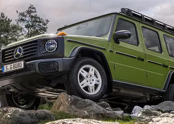Mercedes представил G-Class в стиле 1980-х с клетчатым салоном и ретро-оттенками