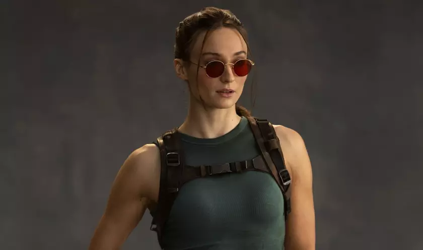 Софи Тернер в роли Лары Крофт на съемках Tomb Raider